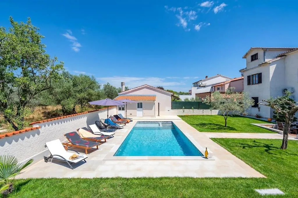 Apartment With Private Pool Pula 0*,  Croatia