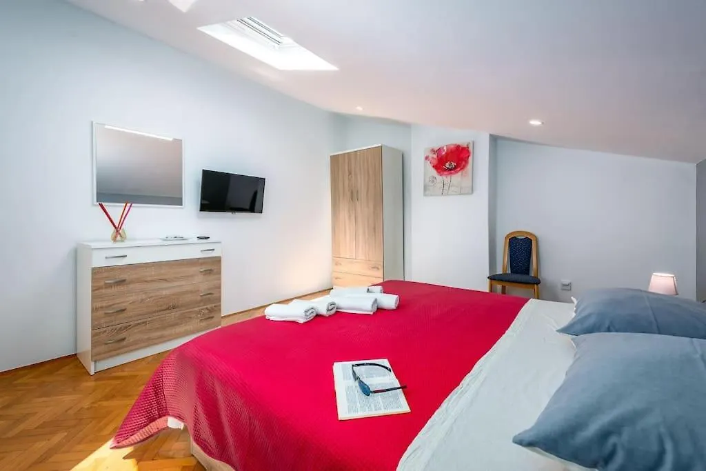 Apartment With Private Pool Pula