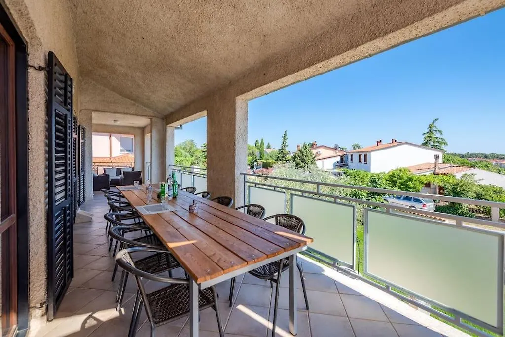 Apartment With Private Pool Pula Croatia