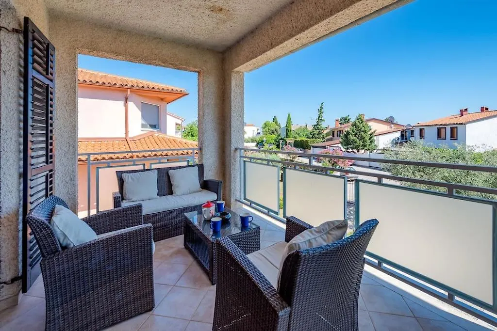Apartment With Private Pool Pula