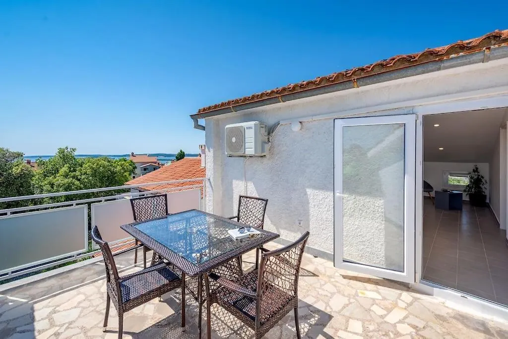 Apartment With Private Pool Pula Croatia