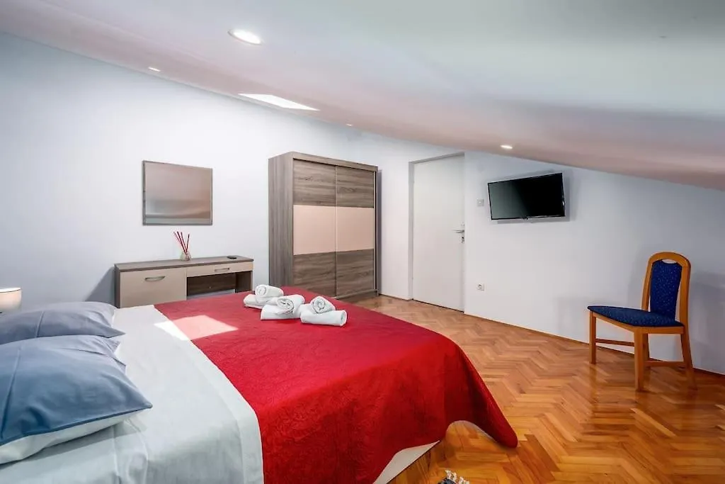 Apartment With Private Pool Pula