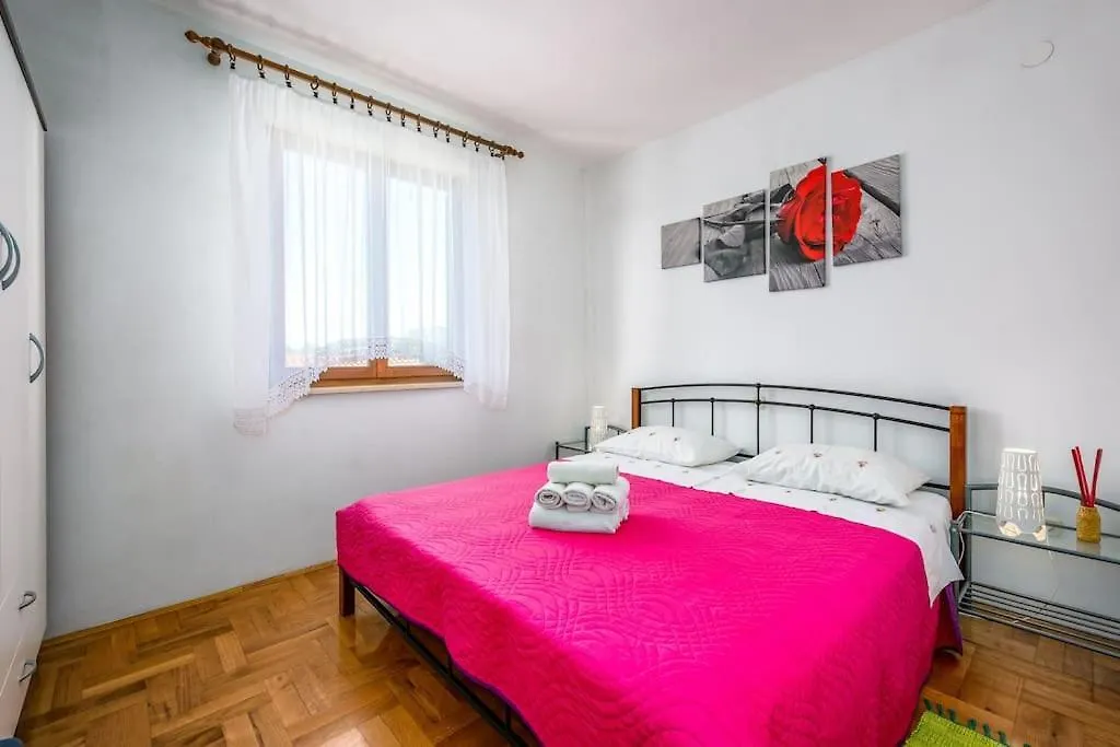 Apartment With Private Pool Pula Croatia