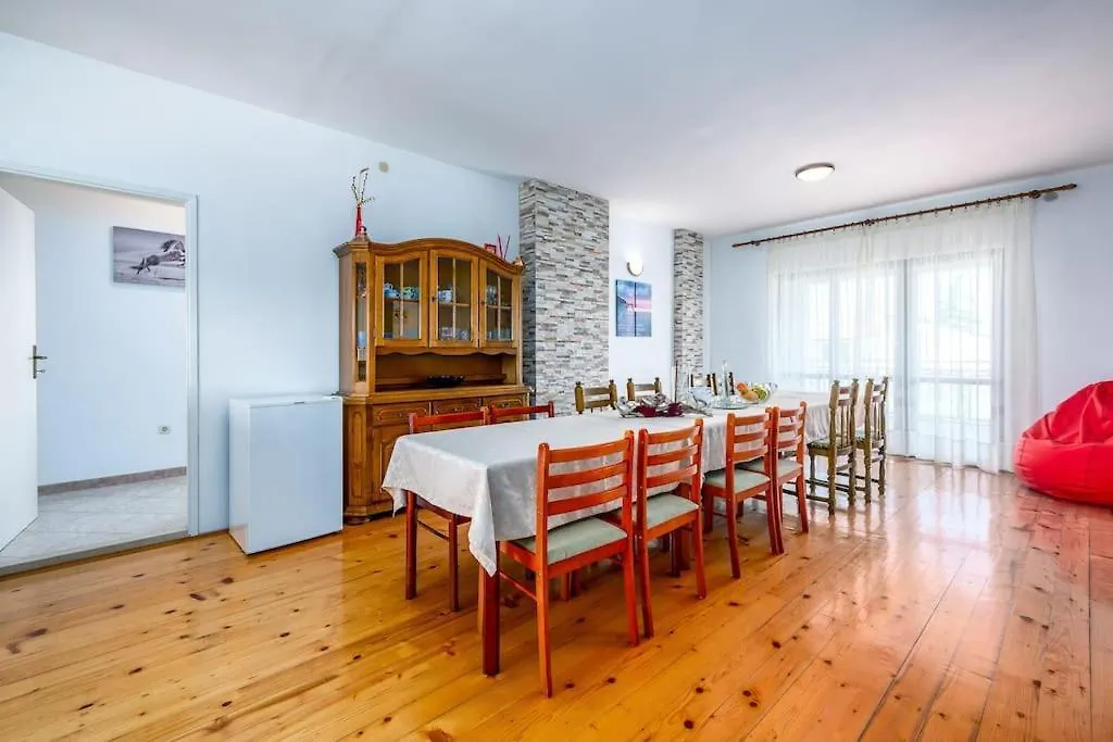 Apartment With Private Pool Pola
